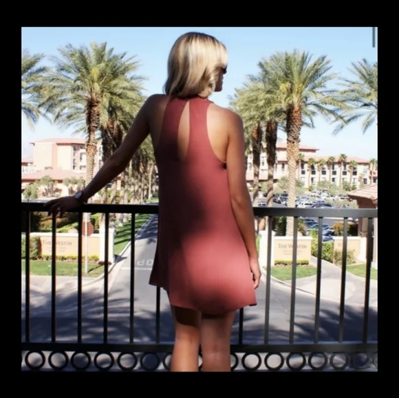 💟 Lulu's Dress - Picture 2 of 4